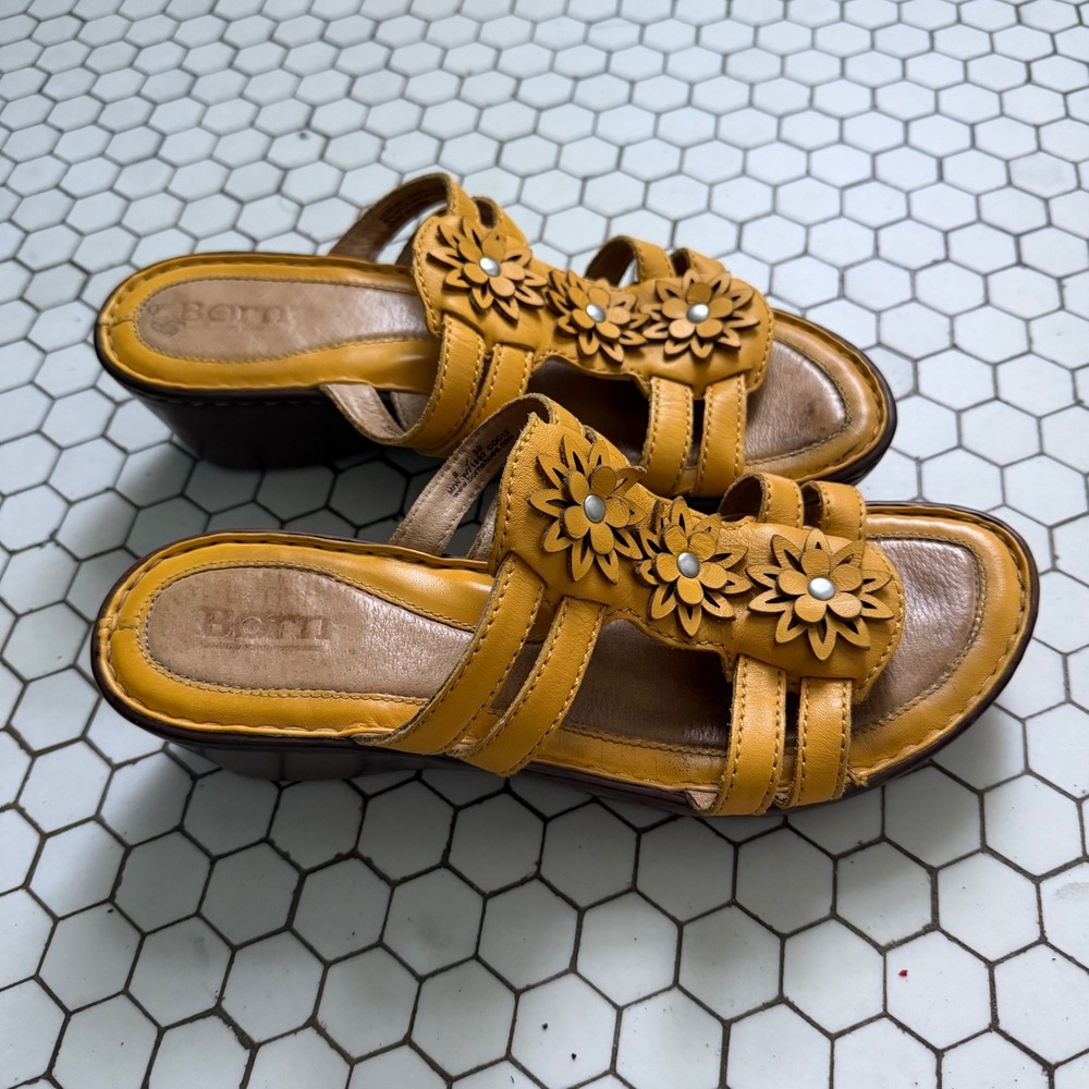 Born Yellow Wedge Sandals Floral Applique Leather Strappy Boho Comfort 39 / 8 - Picture 2 of 7